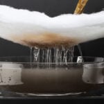 Aquarium filter floss traps particles